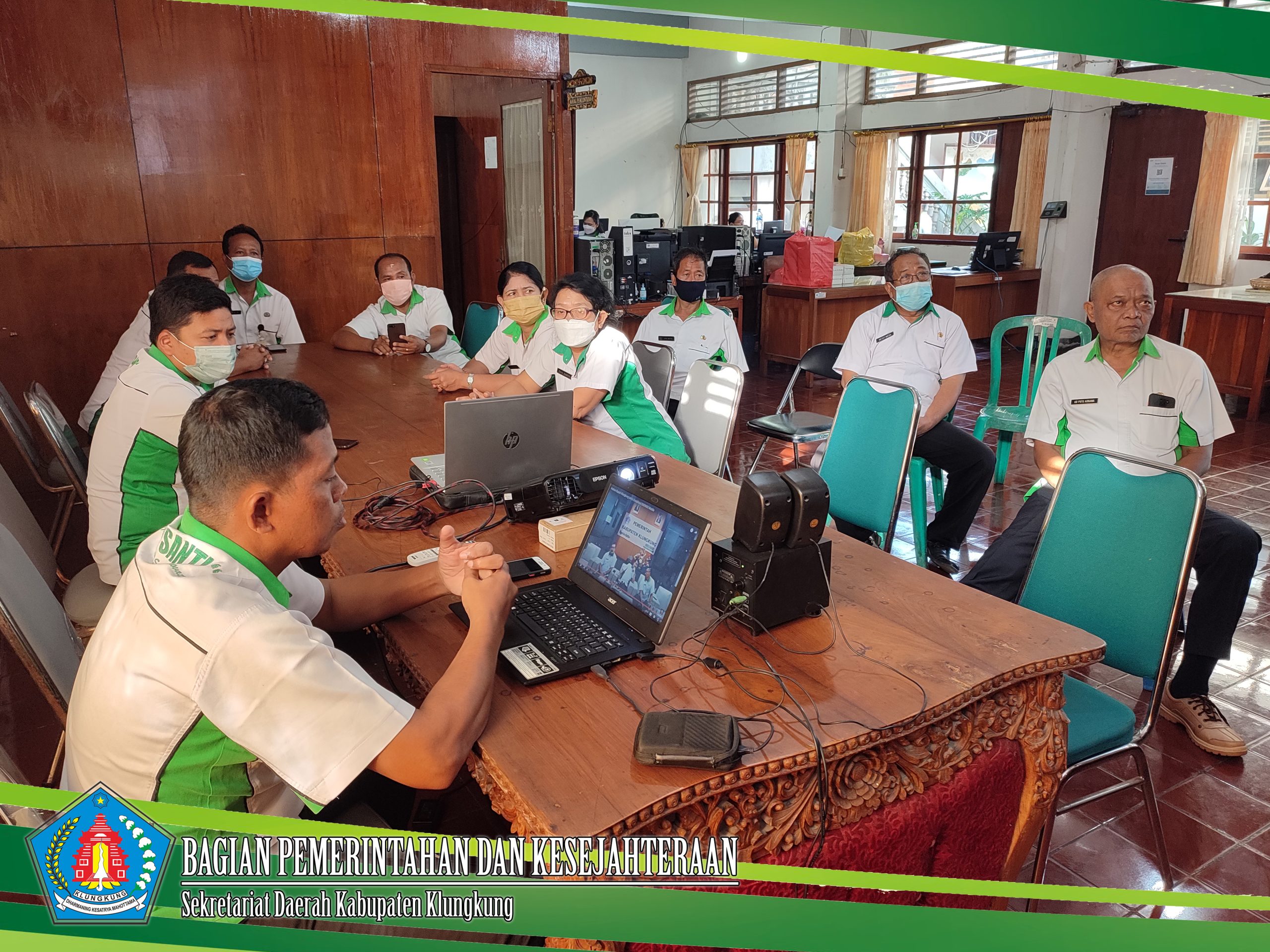 Mengikuti Sosialisasi SISENSO Mobile sekaligus mendengarkan Arahan Bupati Klungkung