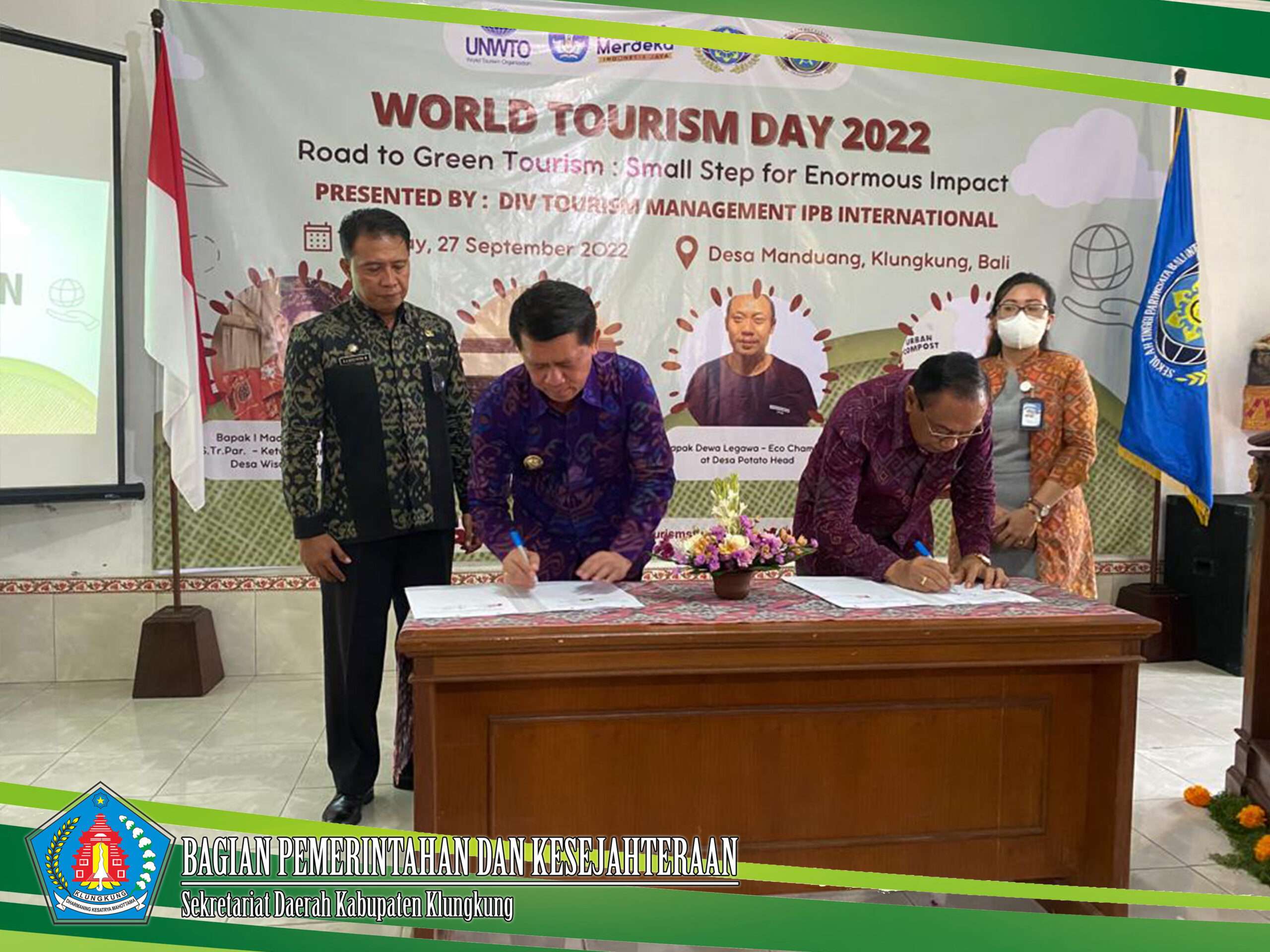 Pendandatanganan Kerjasama terkait Pelatihan Destinasi Berkelanjutan di Desa Manduang