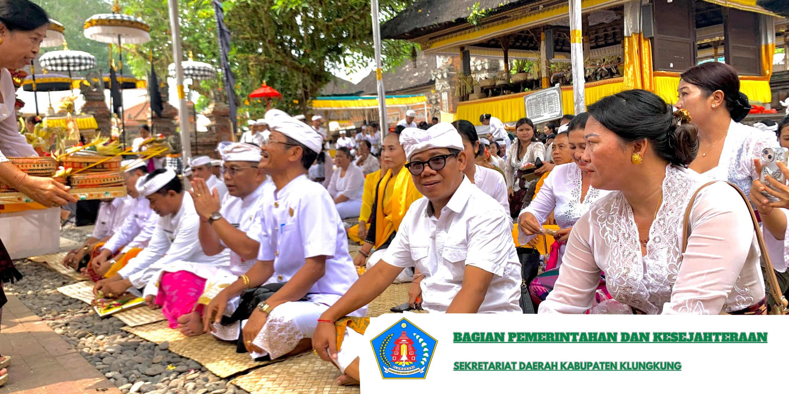 Persembahyangan Bersama Serangkaian Bhakti Penganyaar di Pura Agung Kentel Gumi